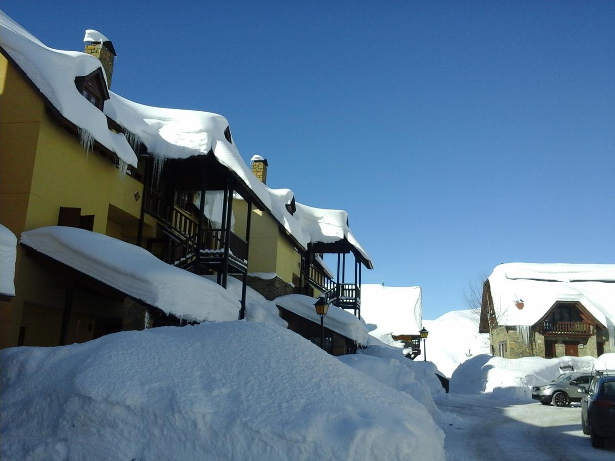 Apartamentos Tanau Baqueira Beret Exteriör bild