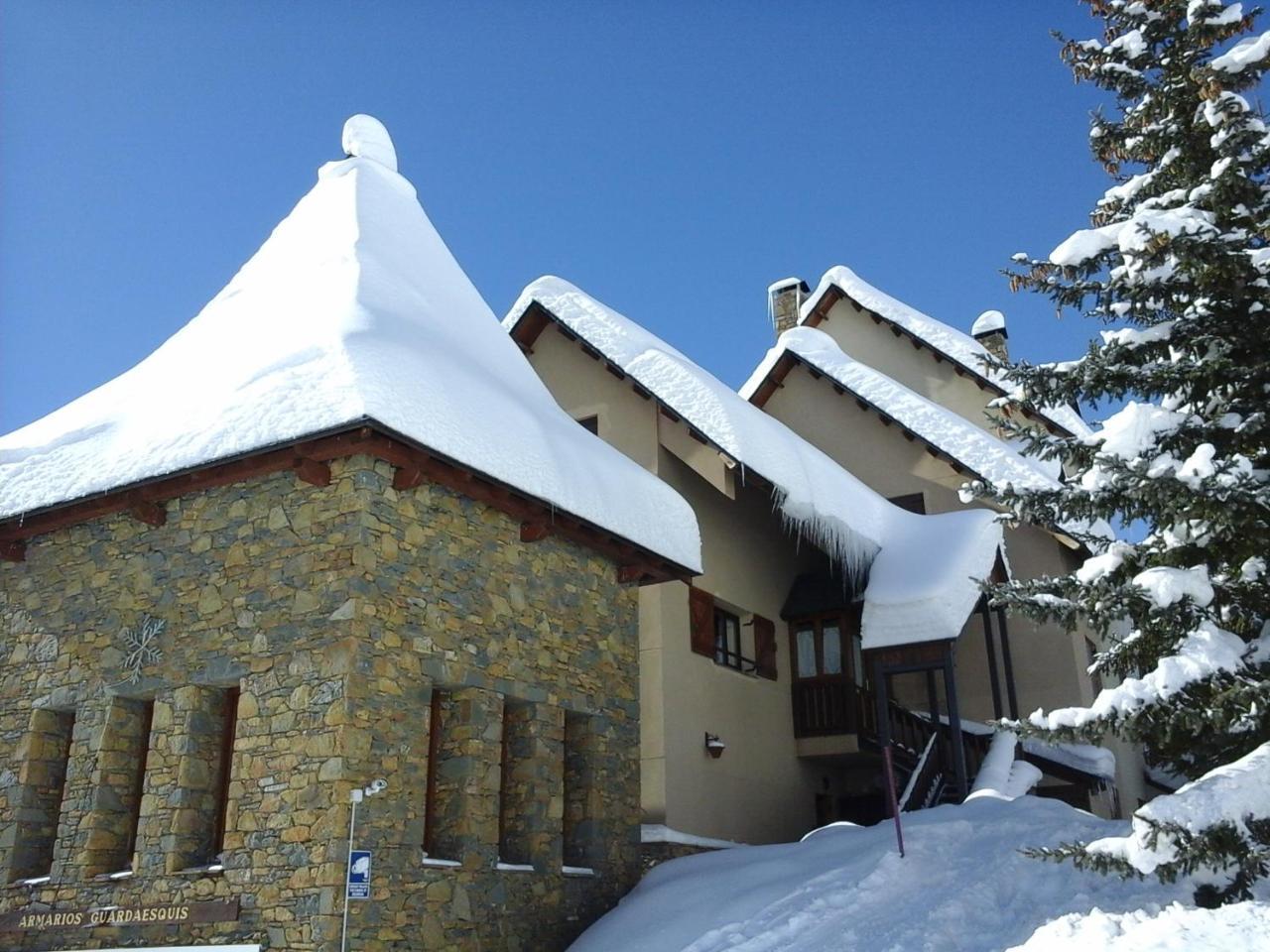 Apartamentos Tanau Baqueira Beret Exteriör bild